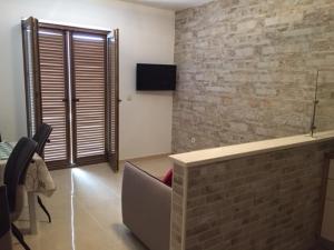 TV a/nebo společenská místnost v ubytování Apartmani Marica