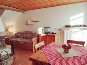 Ein Sitzbereich in der Unterkunft Albergo Riglarhaus