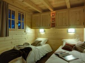 Postel nebo postele na pokoji v ubytování Chalets Ile des Barrats