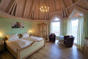 Postel nebo postele na pokoji v ubytování Hotel - Restaurant BERGHOF + 37 fotografií