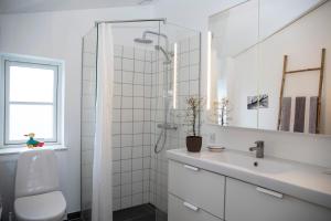 Koupelna v ubytování Spurvereden ved vandet + 12 fotografií
