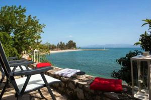 Galeriebild der Unterkunft Seafront apartment ΙΙ in Kiveri, near Nafplion. in Kiveri