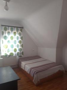 Кровать или кровати в номере Zsigmond Ház