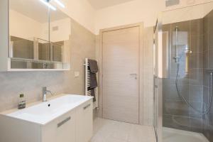 a bathroom with a sink and a shower at Baveno Hills | Lakeview apartments in Baveno