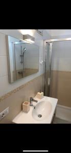 Gallery image of white house in Bari