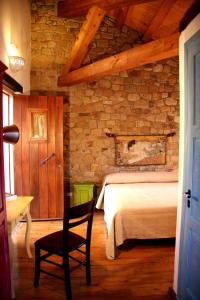 เตียงในห้องที่ Casale Margherita Turismo Rurale