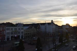 a view of a city with the sun setting at Hamburger Alm Hotel St. Pauli in Hamburg