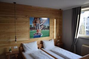 Voodi või voodid majutusasutuse Hamburger Alm Hotel St. Pauli toas