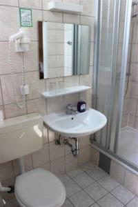 Koupelna v ubytování Hotel-Pension Rheingold am Kurfürstendamm