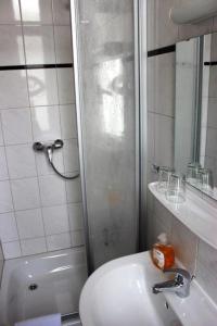 Koupelna v ubytování Hotel-Pension Rheingold am Kurfürstendamm