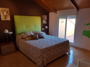 Posteľ alebo postele v izbe v ubytovaní Atico Duplex Llandells 21