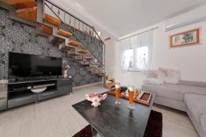 Gallery image of Holiday Home Hrast in Debeljak