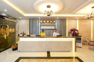 Člani osebja v nastanitvi Dylan Hotel Danang
