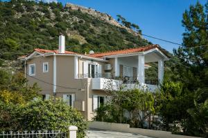 a house on the side of a hill at Julia's Luxury Suites #1 in Kástron