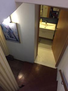 a view of a bathroom with a sink and a mirror at WOHLFÜHLOASE - Zimmer, Appartment - im Herzen STARNBERGS in Starnberg