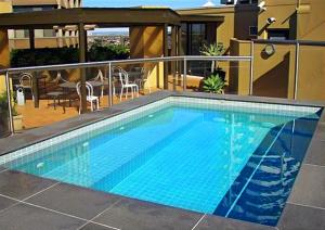 The swimming pool at or close to Park View Apartment