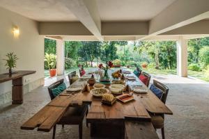 Posedenie v ubytovaní SaffronStays Masaya, Alibaug - pet-friendly villa with alfresco dining