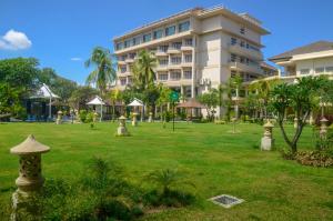Aed väljaspool majutusasutust Lombok Raya Hotel
