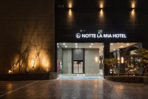 Certifikát, hodnocení, plakát nebo jiný dokument vystavený v ubytování Notte La Mia Hotel