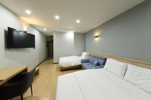 TV a/nebo společenská místnost v ubytování Notte La Mia Hotel