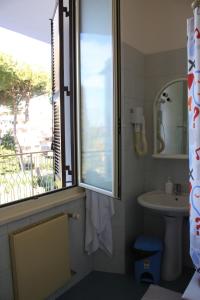 Ostello Villa Monte Mario的一间浴室