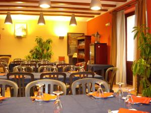 Reštaurácia alebo iné gastronomické zariadenie v ubytovaní Hotel Con Encanto La Façana
