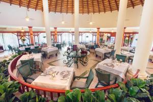Un restaurante o sitio para comer en Bahia Principe Grand Punta Cana - All Inclusive