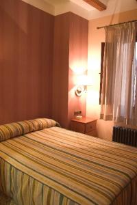 Posteľ alebo postele v izbe v ubytovaní Hotel Con Encanto La Façana