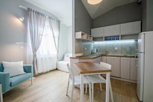 a kitchen with a table and a dining room at Grand Apartments - Neptun Park Smile&Relax in Gdańsk