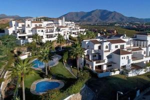 Gallery image of Luxury apartment set in Doña Julia Golf Course in Casares