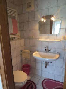 Koupelna v ubytování Gästehaus Scharler + 37 fotografií