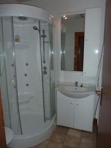 Koupelna v ubytování Hotel Max Šimek + 37 fotografií