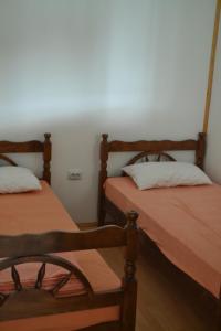two beds sitting next to each other in a room at Ada Bojana Apartmani in Ulcinj