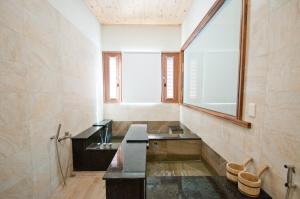 A bathroom at ChunYang Homestay春陽一品居