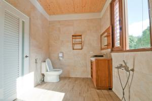 A bathroom at ChunYang Homestay春陽一品居