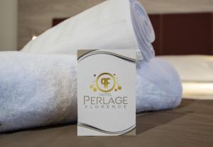 Postel nebo postele na pokoji v ubytování Hotel Perlage Florence - Smart Stay with Parking, Free Wifi & Free city tax