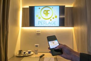 TV a/nebo společenská místnost v ubytování Hotel Perlage Florence - Smart Stay with Parking, Free Wifi & Free city tax