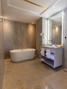 Kylpyhuone majoituspaikassa Mandarin Palace Hotel & Spa