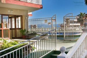 Fotografia z galérie ubytovania Stunning studio.Seaview with balcony and pool. v destinácii Torremolinos