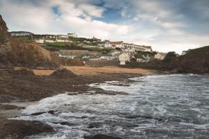 a view of a beach with houses in the background at Hope & Anchor in Hope Cove