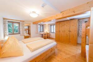 Postel nebo postele na pokoji v ubytování Kolping-Ferienhaus