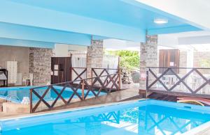 a house with a swimming pool with blue ceilings at Hotel Rieger in Balneário Camboriú