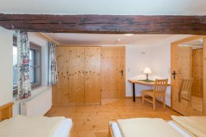 Postel nebo postele na pokoji v ubytování Kolping-Ferienhaus