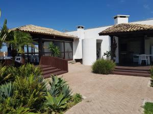 a house with a porch and a patio at AP208-COND. IDP-INGLESES -2qto in Florianópolis