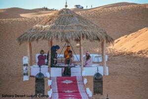 Hosté ubytování Sahara Desert Luxury Camp
