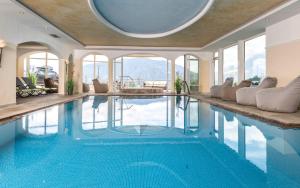 Bazén v ubytování Hotel Meinhardt nebo v jeho okolí