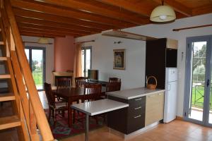Kuchyň nebo kuchyňský kout v ubytování Lotus Sea View Apartments