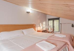 Posteľ alebo postele v izbe v ubytovaní Villa Lago Sol + 27 fotografií