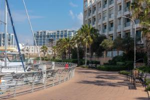 ヘルツリーヤBにあるHerzliya Marina Lagoon Apartmentのギャラリーの写真