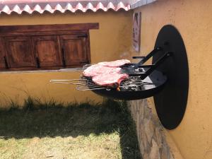 A kúriában sütögetési lehetőséget kínál a vendégeknek